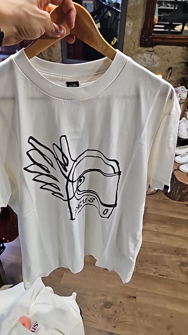 Deus Ex Machina – Camiseta Helmet vintage white